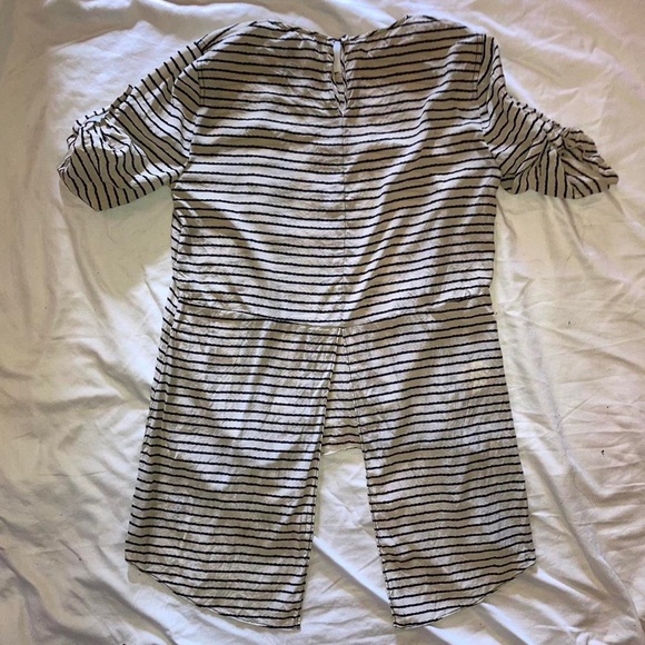 BCBG 100% silk blouse black and white stripes - Picture 4 of 4